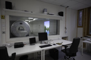 Kontrollrum för magnetkamera